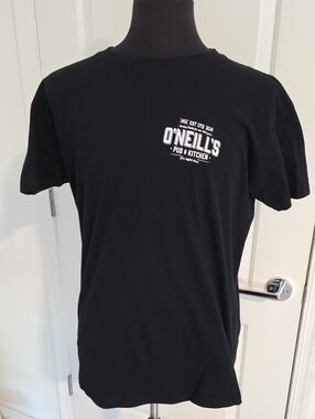 O'Neill's Pub & Kitchen Black Short Sleeve Pub Logo Tee